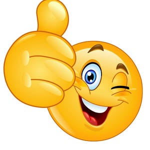 Può includere: Un'emoticon gialla sorridente con un occhio che strizza e un pollice in alto. L'emoticon sorride a bocca aperta e ha la lingua rossa che sporge.