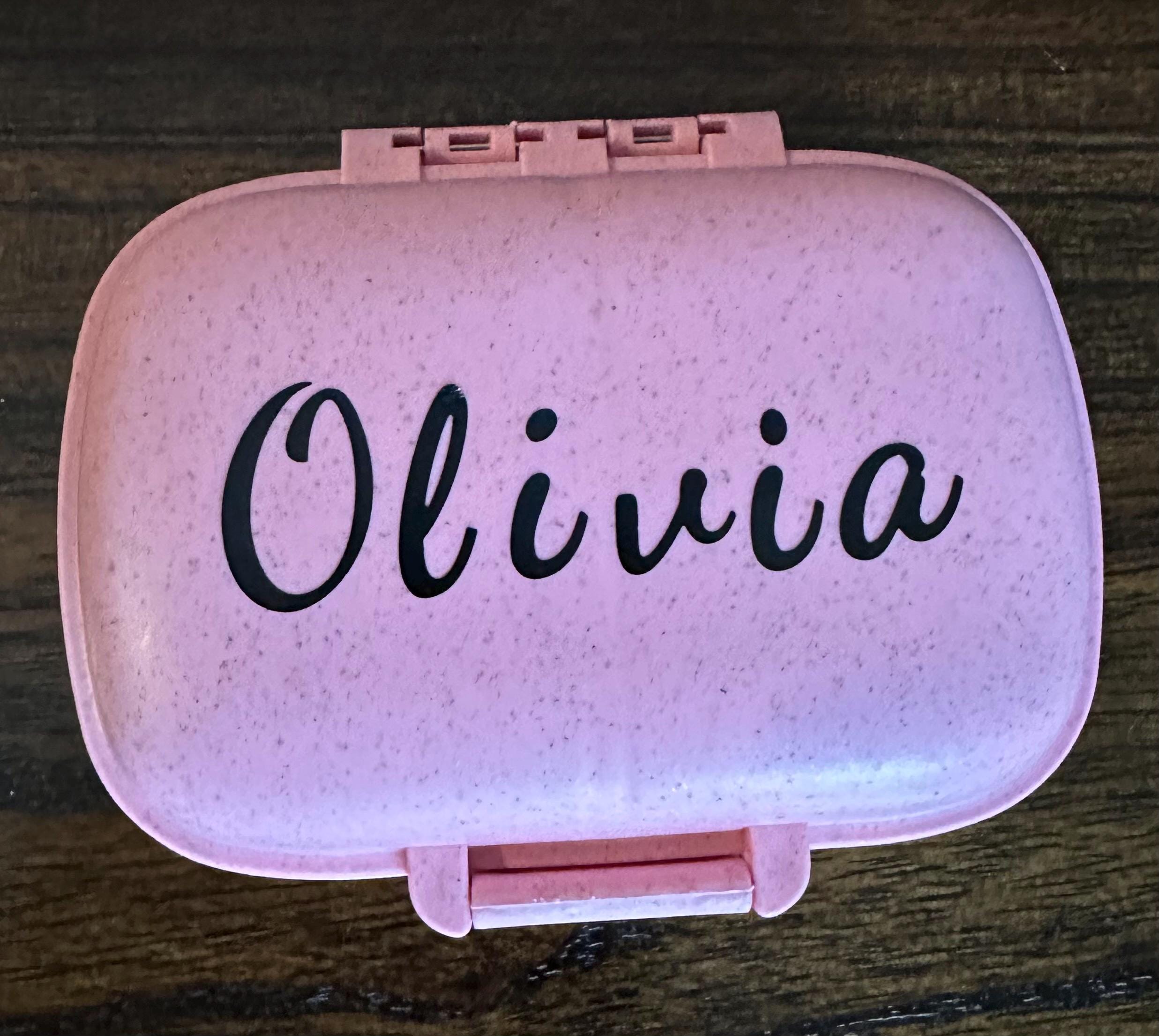 Boîte à Pilules Pilulier Personnalisable Avec Prénom Ou Texte - Réf 10 Argenté