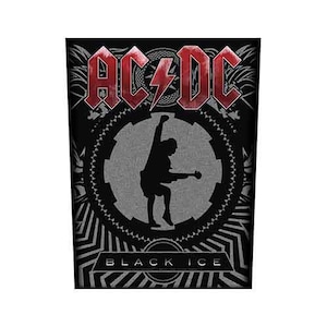 Peut inclure: Graphique noir et blanc avec le logo AC/DC rouge et un éclair. Une silhouette de guitariste est au centre, entourée d'un motif en forme de roue dentée. Les mots "BLACK ICE" sont en bas.