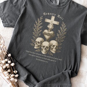 Memento Mori Shirt, Skull Graphic Tee, Ecclesiastes 12:7 Quote, Dark Aesthetic Clothing, Gothic Art T-Shirt, Vintage Style Tee