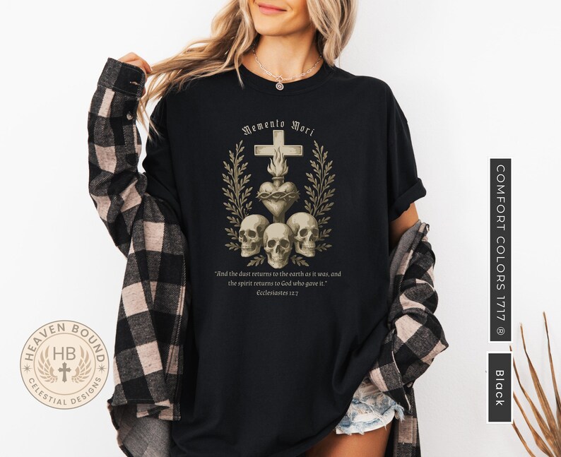 Skull Graphic Tee, Dark T-Shirt, Vintage Skull Design, Comfortable Skull Shirt, Casual Gothic Fashion, Graphic Tee for Halloween