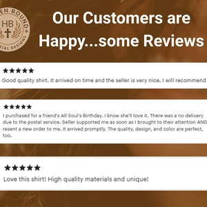 Pode incluir: Uma exibi&ccedil;&atilde;o gr&aacute;fica com o texto Our Customers are Happy...some Reviews e um log&oacute;tipo circular da Heaven Bound Celestial Designs. Tr&ecirc;s caixas brancas retangulares cont&ecirc;m classifica&ccedil;&otilde;es de cinco estrelas e feedback de clientes sobre a qualidade das camisas.