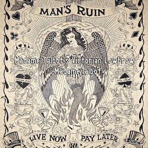 Könnte beinhalten: Schwarz-weiß-Illustration einer geflügelten Frau, umgeben von Flammen und Spielkarten. Der Text "MAN'S RUIN" befindet sich oben im Bild. Der Text "LIVE NOW PAY LATER" befindet sich unten im Bild.
