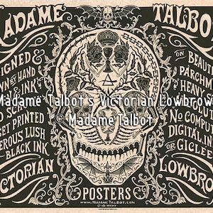 Op de afbeelding: Zwart-witte poster met een schedel-illustratie omringd door bloemmotieven en tekst die "Madame Talbot's Victorian Lowbrow Posters" luidt. De tekst zegt ook "Designed & Drawn by Hand with Ink" en "Old School Offset Printed on Beautiful Parchment Heavy Stock. Absolutely No Computers. Digital Inkjet or Giclee."