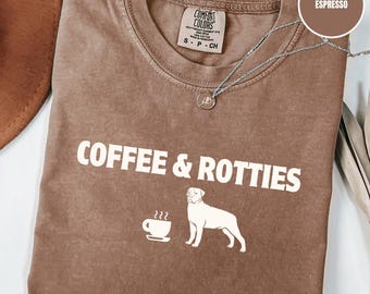 Comfort Colors Rottweiler mamma T-shirt: Kaffeälskande Rottie hundtröja