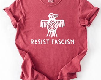 Maglietta Resist Fascism Comfort Colors: maglietta da attivista politico