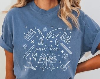 Comfort Colors® Nail Tech Coquette Shirt, Nageldesigner-T-Shirt, Kosmetologie-Shirt, Maniküristengeschenk, Nagelstudio-Top, Nageldesigner-Ästhetik