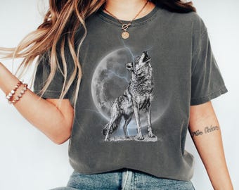 Maglietta grafica Comfort Colors con lupo ululante: maglietta vintage retrò con lupo e luna