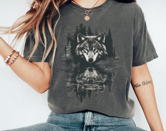 Comfort Colors® Vintage Wolf 90s Graphic t-shirt, Wolf Lover Retro shirt, Nostalgia Unisex Oversize shirt, Wolf Mountains, 2000s Wolf Shirt