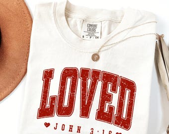 Comfort Colors® Loved T-Shirt Giovanni 3:16, Maglietta Cristiana di San Valentino, Maglietta Cristiana Love, Maglietta Donna Cristiana, Maglietta Minimalista Versetto della Bibbia