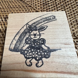 Lapin et arc-en-ciel Folkart montés sur bois avec tampon en caoutchouc pour cave en bois. P829. Neuf, jamais utilisé
