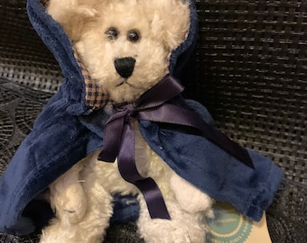 Little White Bear in Navy velvet cape. Vintage Boyd’s Bear & Friends Plush Doll style #918050P