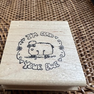 Tampon en caoutchouc monté sur bois I'm Glad Your Ewe pour cave en bois N100. Neuf, jamais utilisé