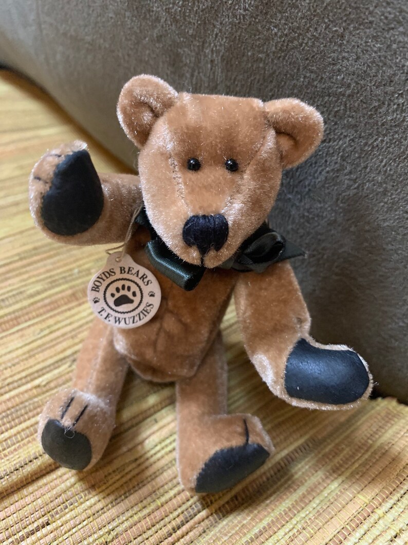 T Frasier Tan Bear Wuzzie T F Wuzzies Collection Vintage Boyd\u2019s Bear /& Friends Ornament Style 595903