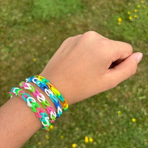 Customizable single loom Rainbow Loom bracelet - Personalize colors, hand crafted, great bracelet jewelry gift for kids, teens