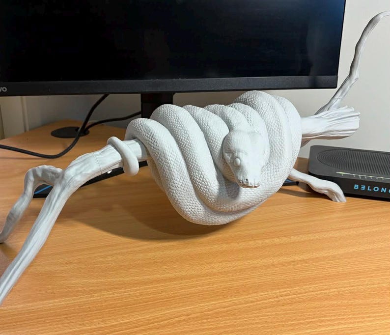 Grüne Baumpython Statue - 3D gedruckte Australische Pythonschlange Skulptur - Ruhende Haltung - Reptilien Dekor Geschenk Bild 2