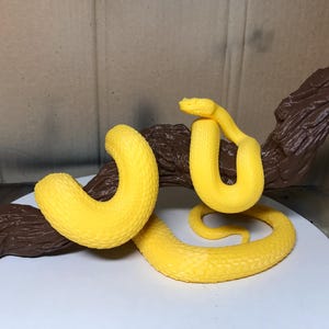 Wimpern-Kreuzotter-Statue