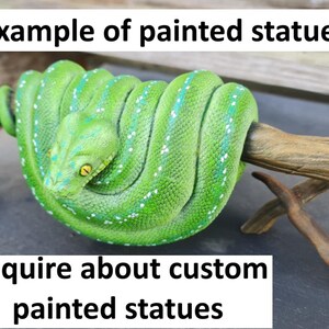 Grüne Baumpython Statue - 3D gedruckte Australische Pythonschlange Skulptur - Ruhende Haltung - Reptilien Dekor Geschenk Bild 4