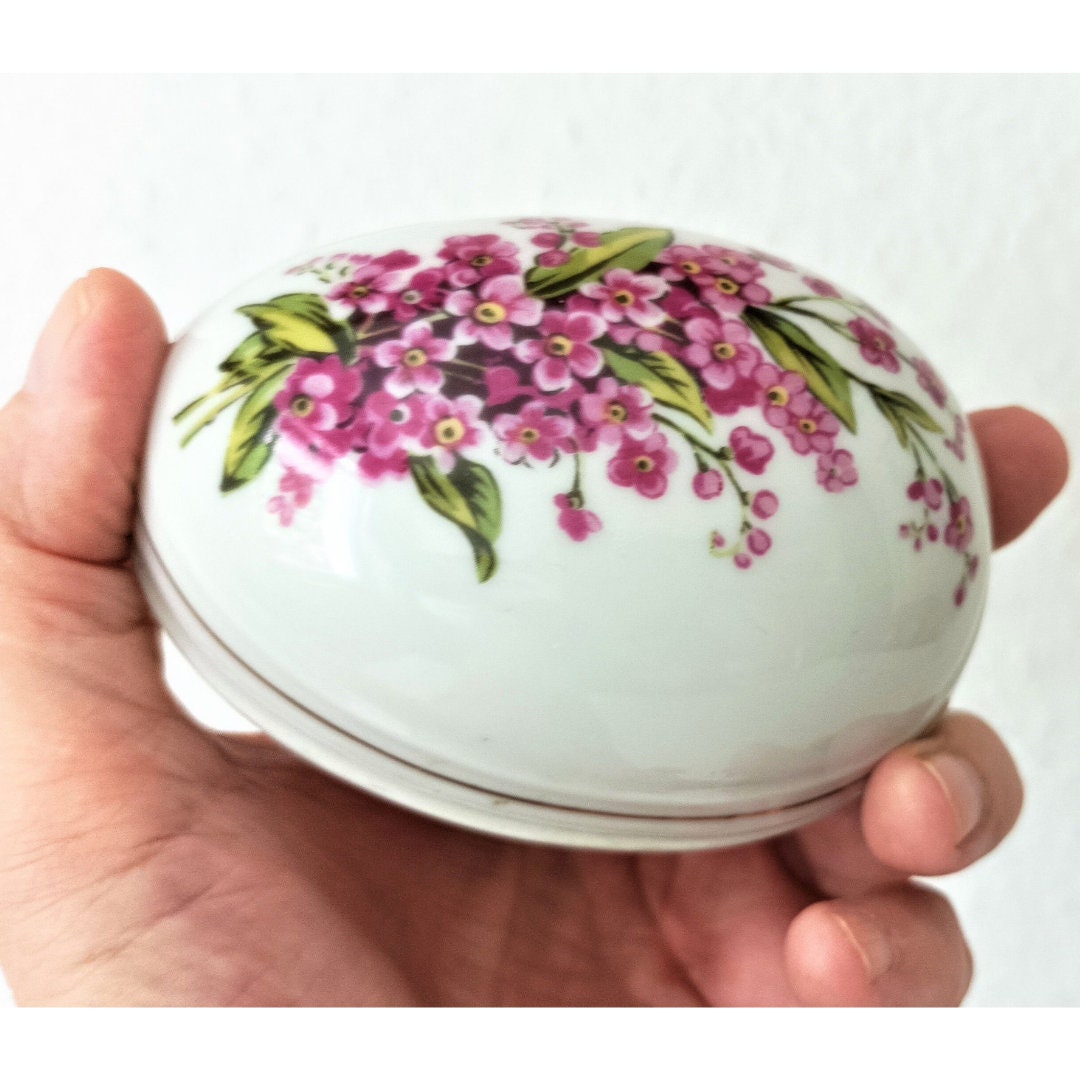 ヴィンテージ磁器製卵型小物入れ：ピンクの花柄コテージコア装飾