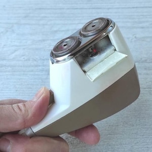 Vintage Philips Electric Razor: Philishave Grooming Tool with Case