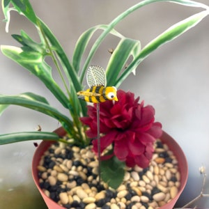 Plant Stakes Stake Poker Whimsical Bee House Plant Decoration Plants Bumble Bee Glass Fairy Garden Decoration Handmade Hand Blown Glass Bee