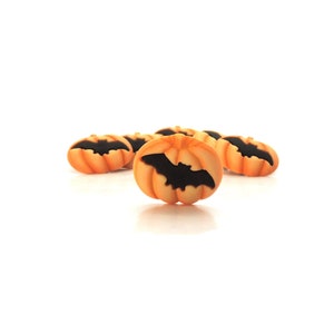 Fledermaus Kürbis Knöpfe von Buttons Galore / Halloween Craft Hair Shank Jack o Lantern Neuheit Party Kinder Orange Kürbis