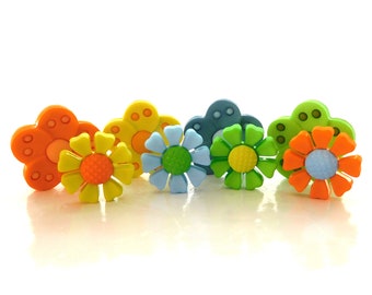Psychedelic Flowers Buttons by Buttons Galore // Spring Flower Floral Embellishments - Set of EIGHT