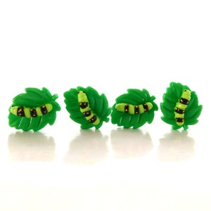Raupe auf Blatt Schmuck: Insekt Cabochons mit flacher Rückseite - Set von VIER