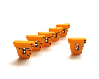 Small Flower Pot Buttons by Buttons Galore: Garden Sew-Through Embellishments - Set of SIX