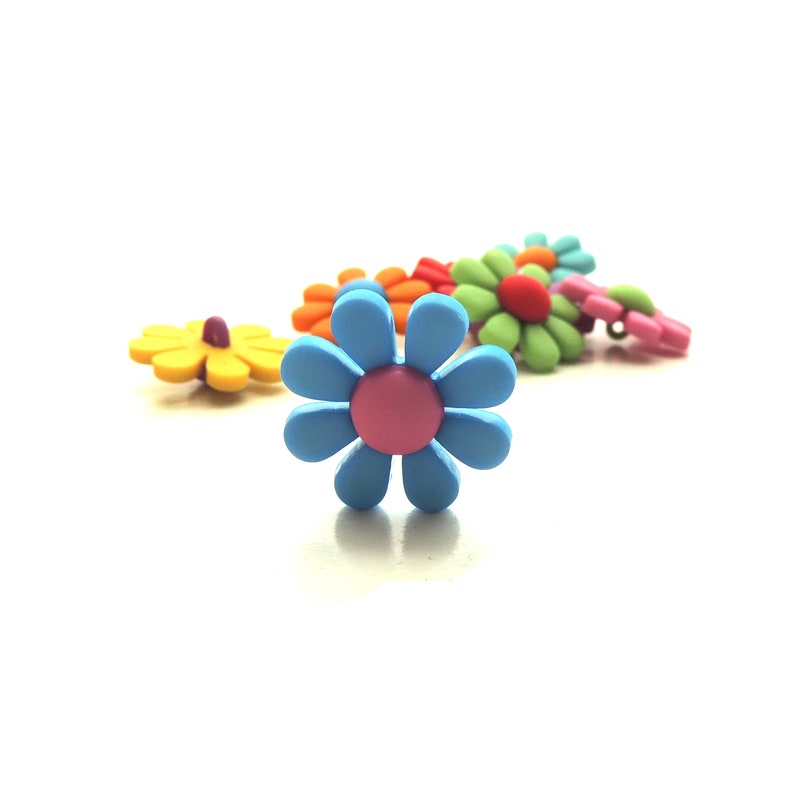 Retro Flowers by Buttons Galore // Novelty Flower Floral Etsy