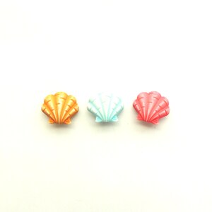 Fan Seashell Buttons by Buttons Galore / Novelty Embellishments Beach ...