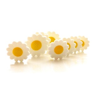 Daisies Buttons by Dress It Up // Spring Floral Novelty Embellishments