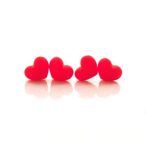 Tiny Red Heart Flat Back Embellishments / Valentine&#39;s Day Flatback Resin Cabochons - Set of FOUR