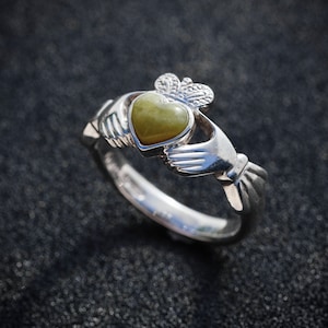 Bague claddagh de Gand avec coeur en marbre du Connemara