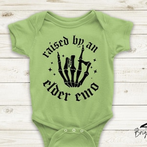 Aufgezogen von einem Elder Emo Baby Body: Lustiges Alt Säugling Outfit