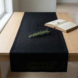 Runner da tavola in lino, disponibile in diverse misure e colori, ideale per l'arredamento di casa, perfetto per matrimoni, runner da tavola rustico o runner da tavola nero.