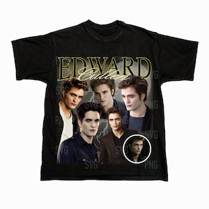 Puede incluir: Camiseta negra con un gráfico de estilo vintage de Edward Cullen de la saga Crepúsculo. El gráfico presenta múltiples imágenes de Robert Pattinson como Edward Cullen.