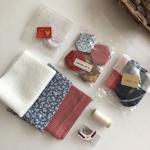Conjunto de billetera de retales rojos de bricolaje, conjunto de bolsa de maquillaje acolchada de algodón hecho a mano Do İt Yourself, conjunto de billetera pequeña de bricolaje
