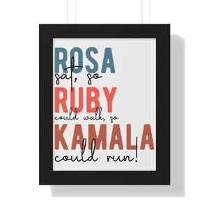 Rosa Sat So, Ruby Could Walk, So Kamala Could Run! - (Kamala Harris) - Vit bakgrund - Inramad vertikal poster