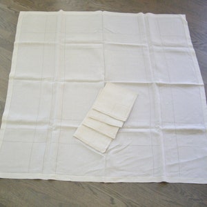 Vintage gebroken wit vierkant tafelkleed en bijpassende servetten