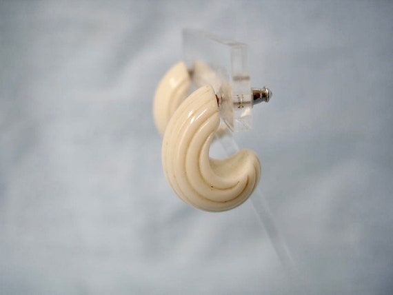 Vintage Cream Half Hoop Plastic Post Earrings - image 3