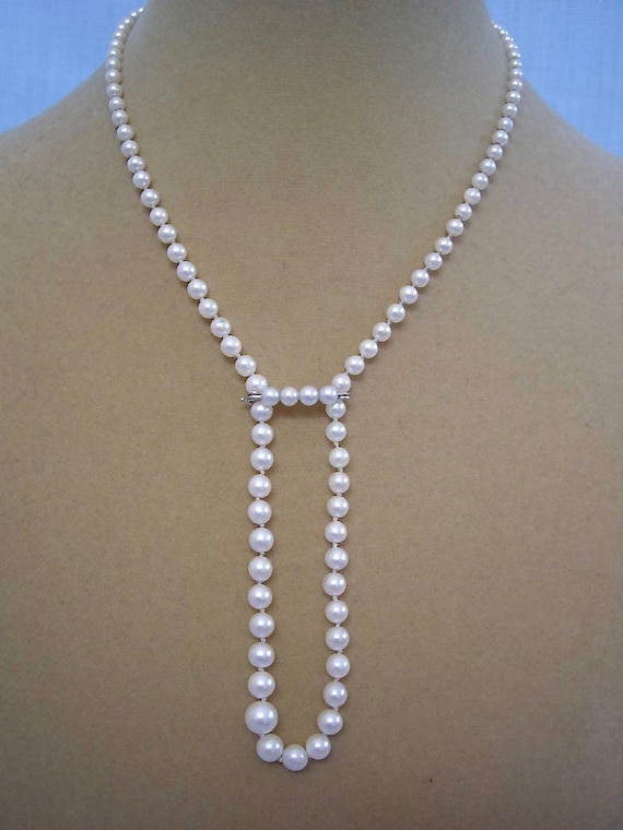 ON SALE Vintage White Pearl Necklace