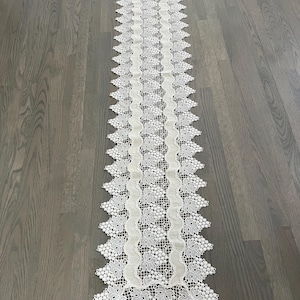 Vintage Gorgeous Cream Lace Table Runner