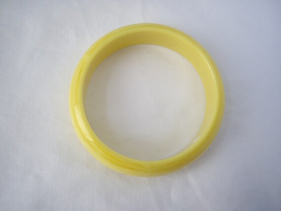 Vintage Yellow White Lines Bangle Bracelet - image 6