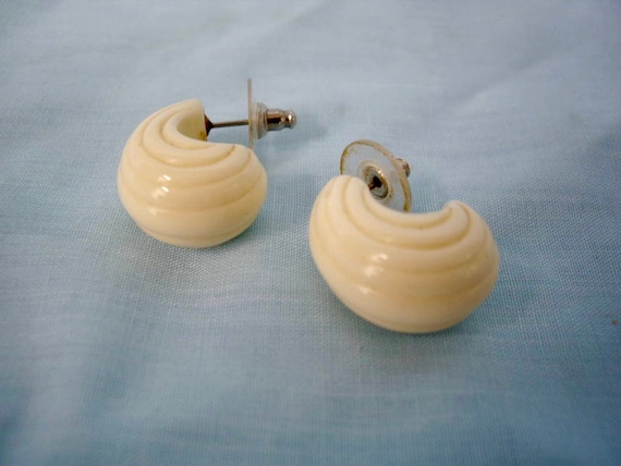 Vintage Cream Half Hoop Plastic Post Earrings - image 1