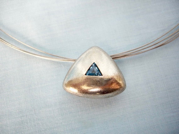 ON SALE Vintage Sterling Silver Puffed Triangular… - image 2