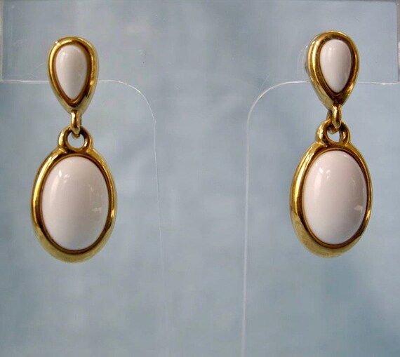 Vintage White and Gold Dangling Earrings - image 4