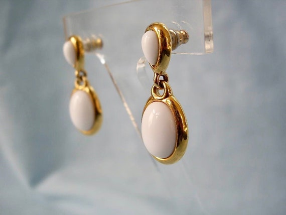 Vintage White and Gold Dangling Earrings - image 3