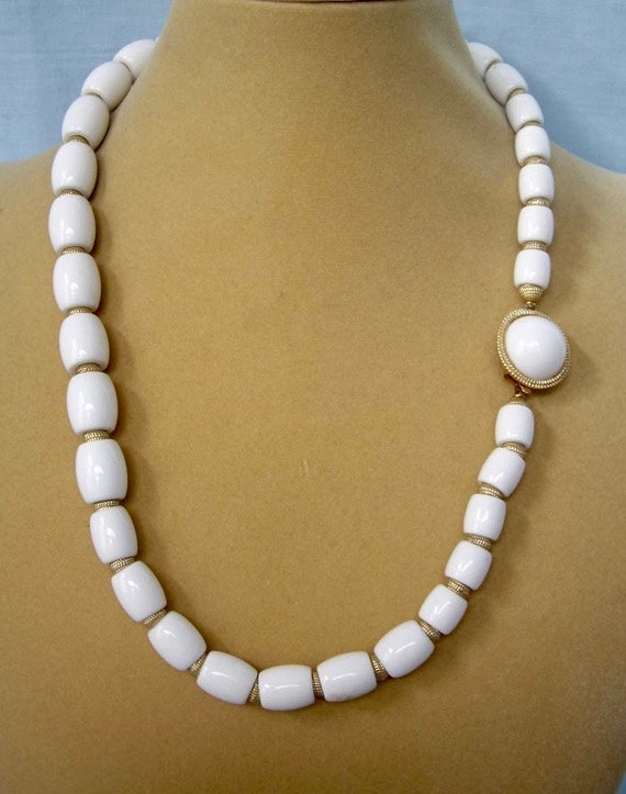 Trifari Vintage White and Gold Beaded Necklace