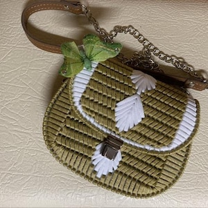 Cartera de mano de color pera con cordón de poliéster